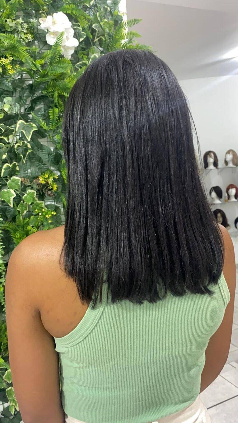 Depois: cabelo liso, longo e cheio